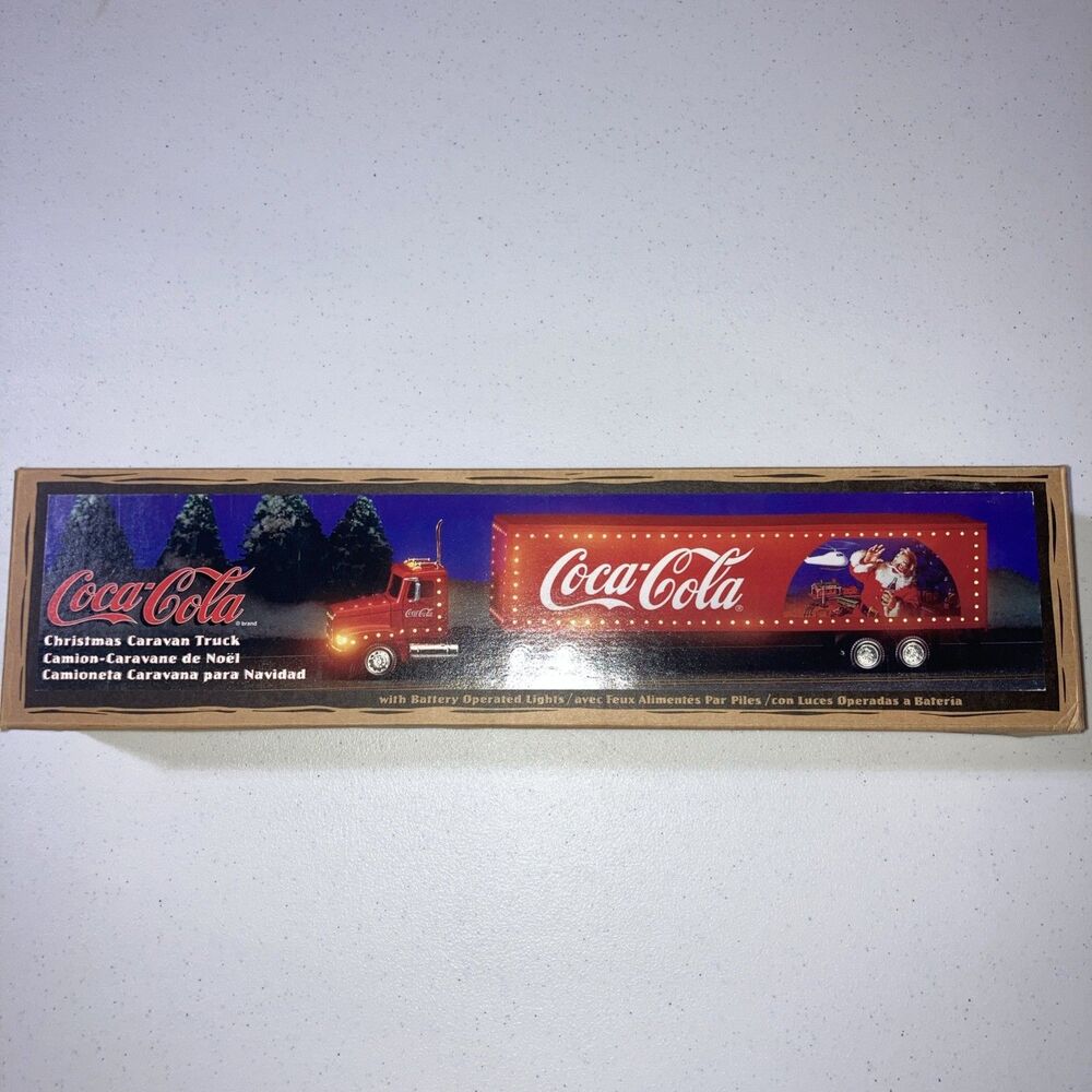 Coca-Cola 2000 Christmas Caravan Truck Battery Operated Lights 1/43 Tractor NIB